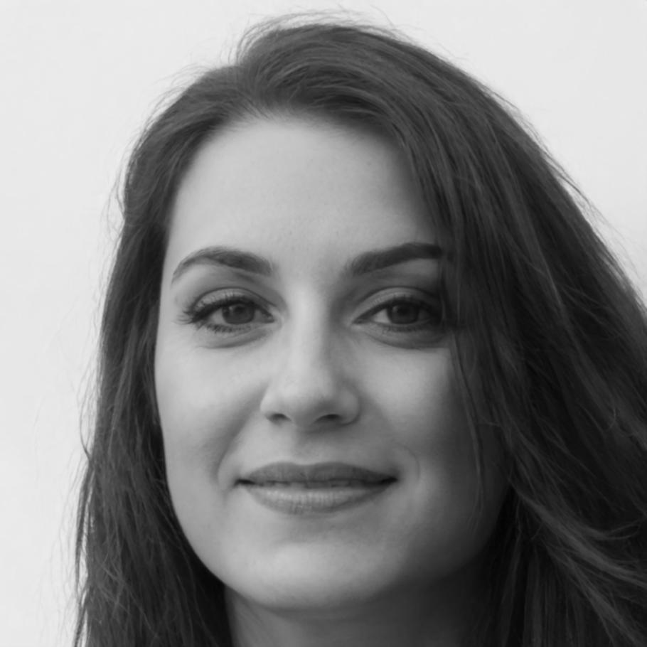 Claire Dubois, Responsable Analyse Financière chez bravionuresta